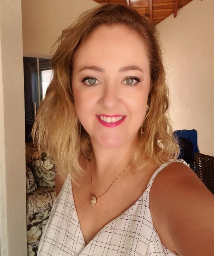 Profa. Me. Camila Maria Buso Weiller Viotto