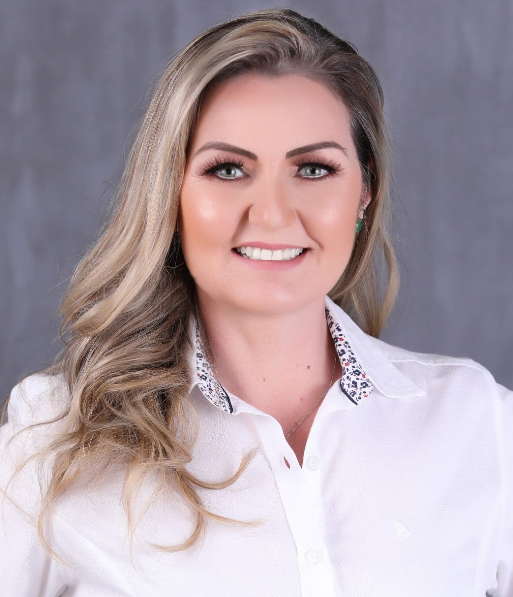 Profa. Me. Thais Cristina Costa Moreira