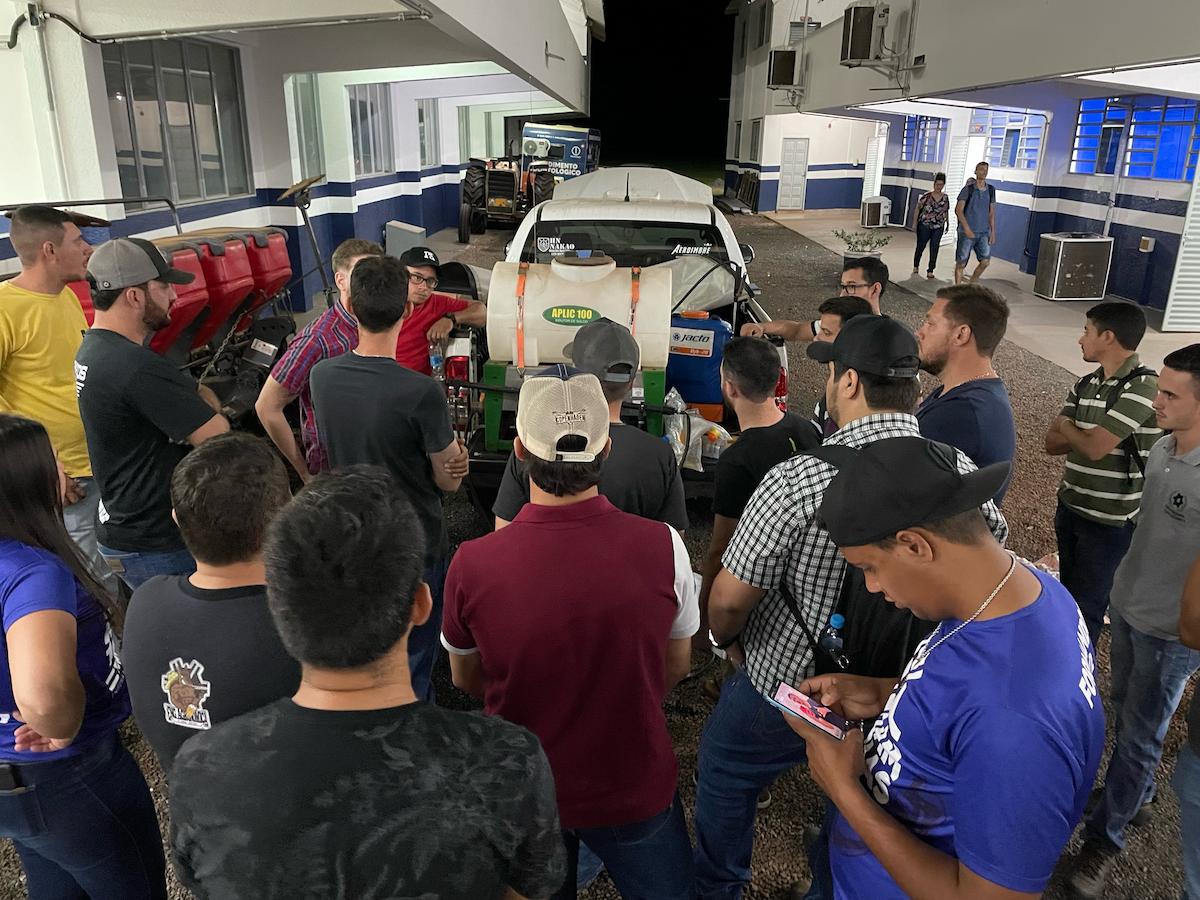 Alunos do curso de Engenharia Agronômica do Unifunec recebe...