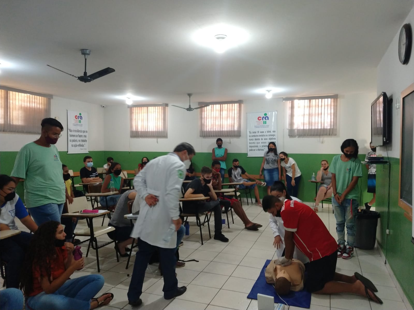 Acadêmicos do curso de Enfermagem capacitam alunos do CRA p...