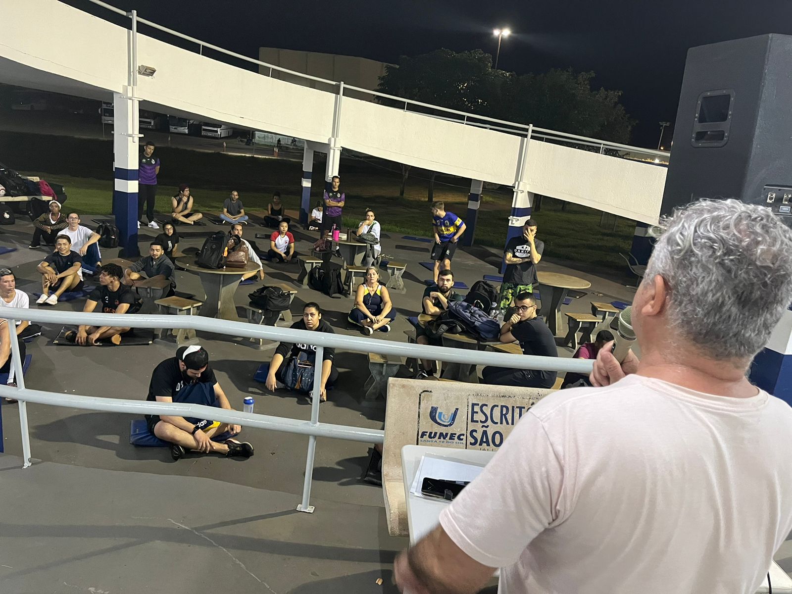 Acadêmicos do curso de Educação Física do Unifunec reali...