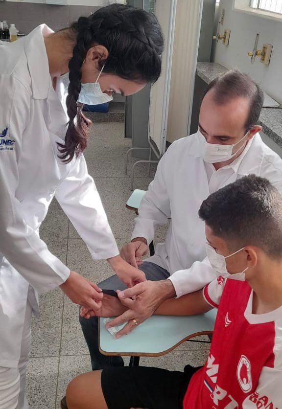 Acadêmicos do curso de Fisioterapia do Unifunec desenvolvem...