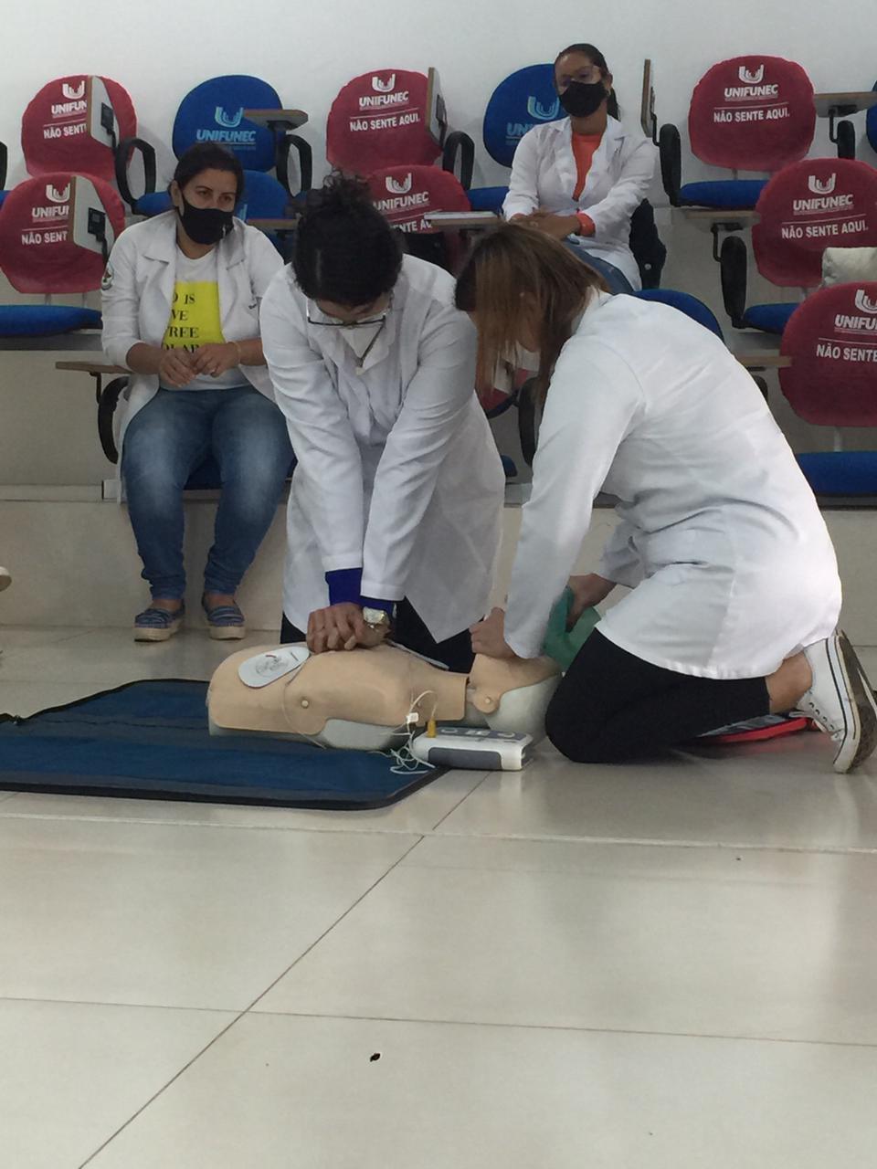 Pós - graduação de enfermagem – Urgência e Emergência...