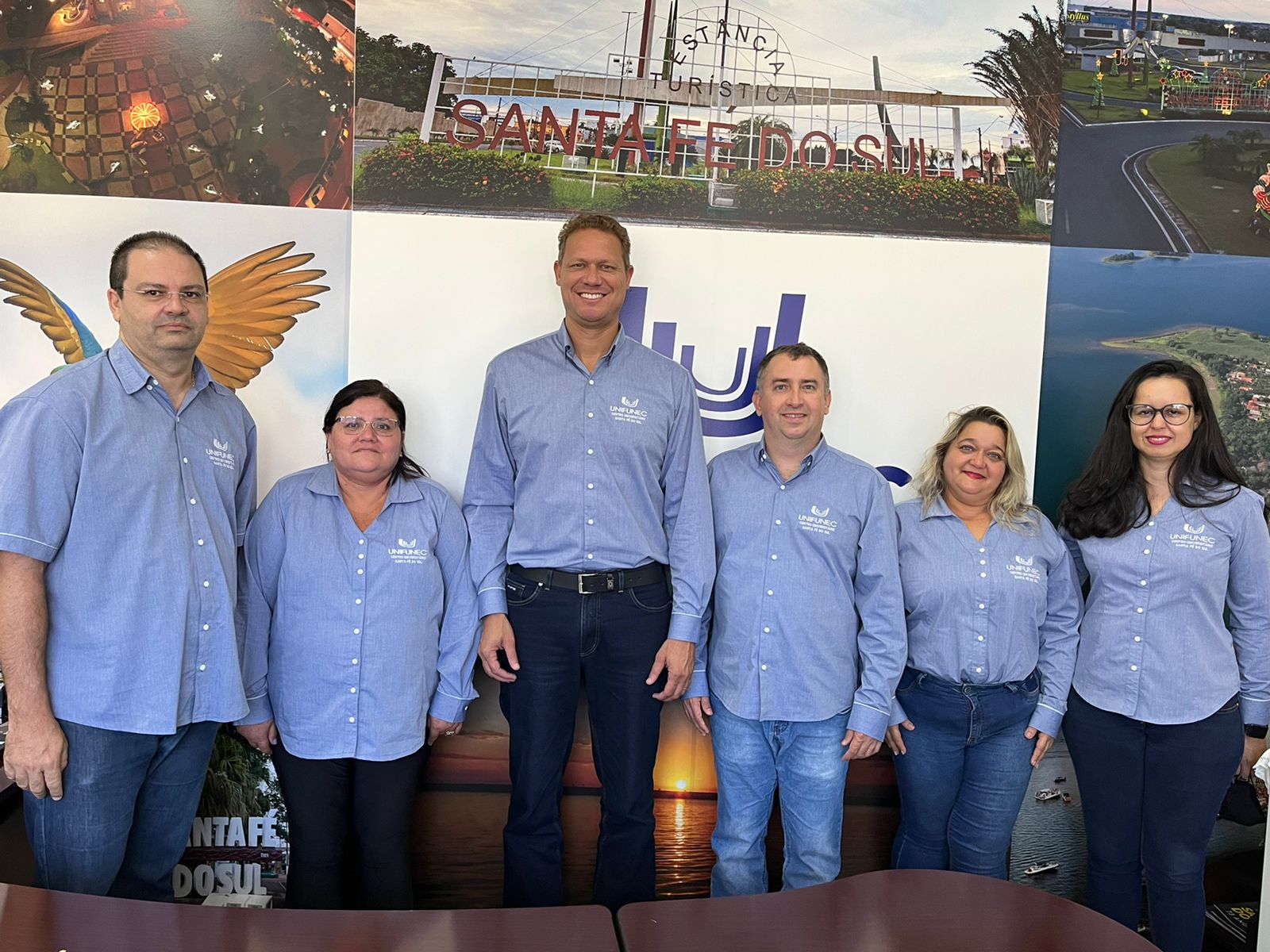 Servidores do Unifunec recebem novos uniformes