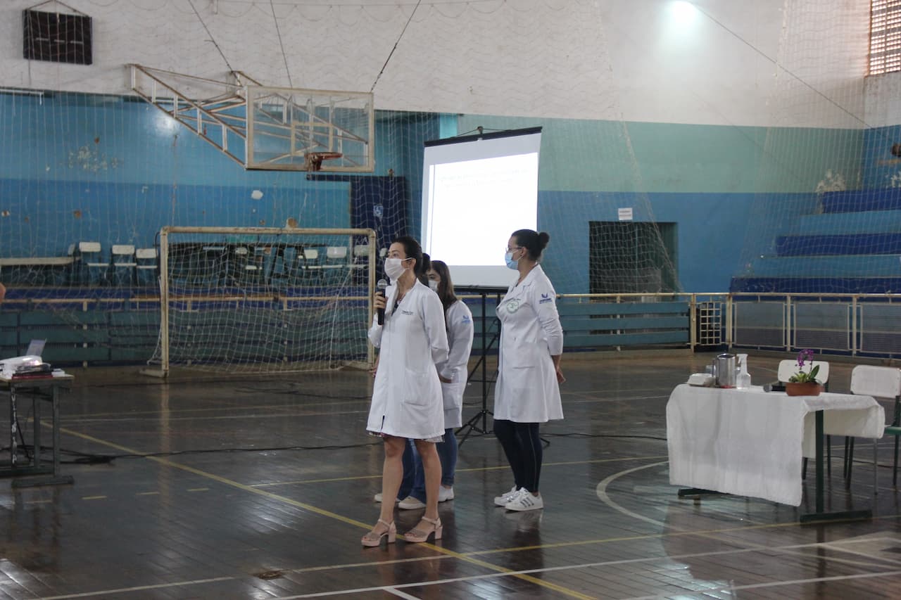 Acadêmicas do curso de Enfermagem visitam CRA e escola Itae...