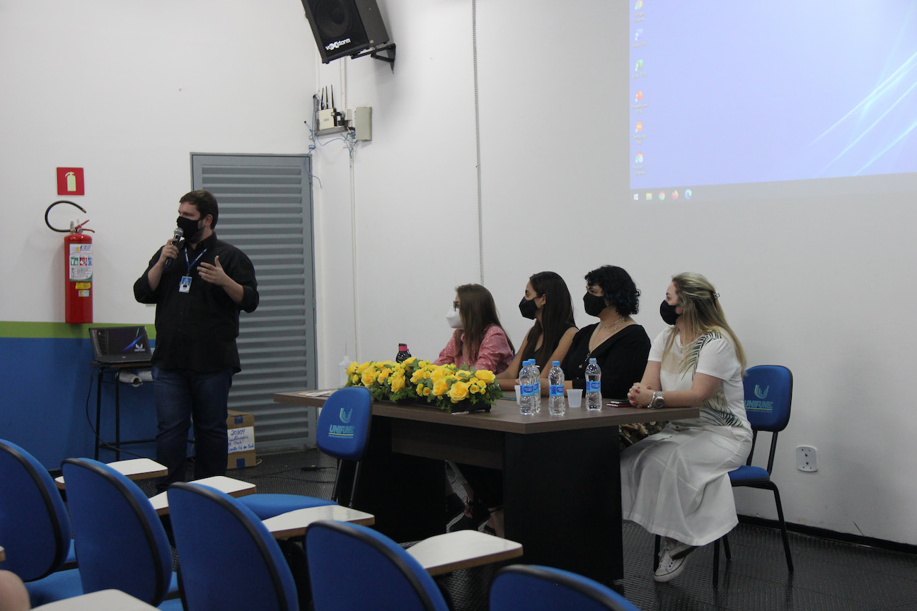 Curso de Análise e Desenvolvimento de Sistemas realiza bate...